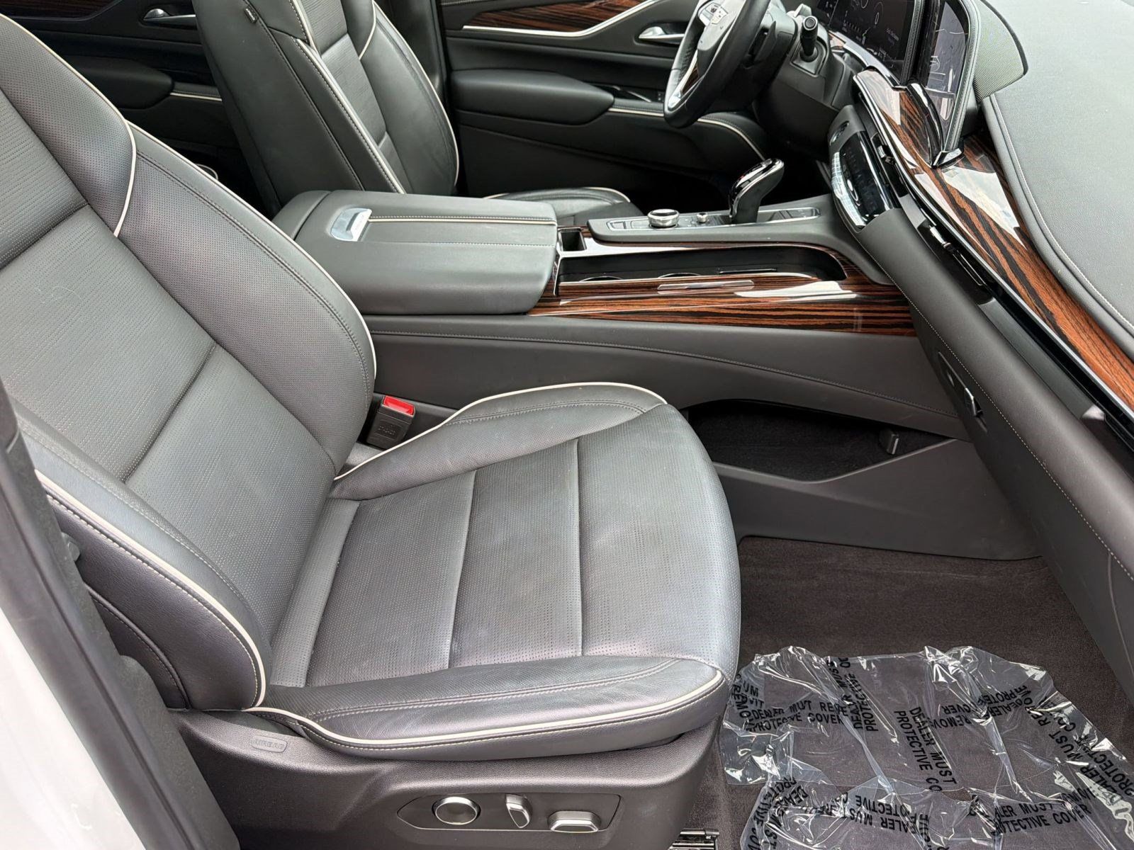 Used 2024 Cadillac Escalade Premium Luxury w/ Performance Package AWD/4WD image 26