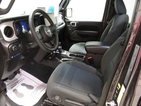 Used 2024 Jeep Wrangler Unlimited AWD/4WD image 20