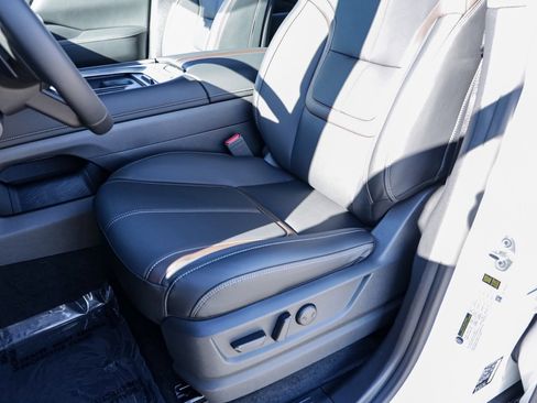 New 2026 Nissan Armada SL image 18