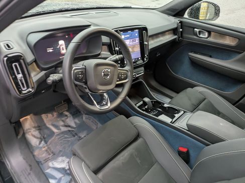 Certified 2023 Volvo XC40 Recharge Plus image 13