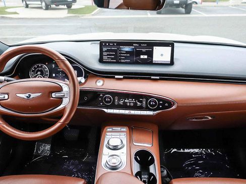 Used 2023 Genesis GV70 2.5T w/ Advanced Package image 13