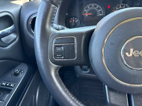 Used 2017 Jeep Patriot Latitude AWD/4WD image 14