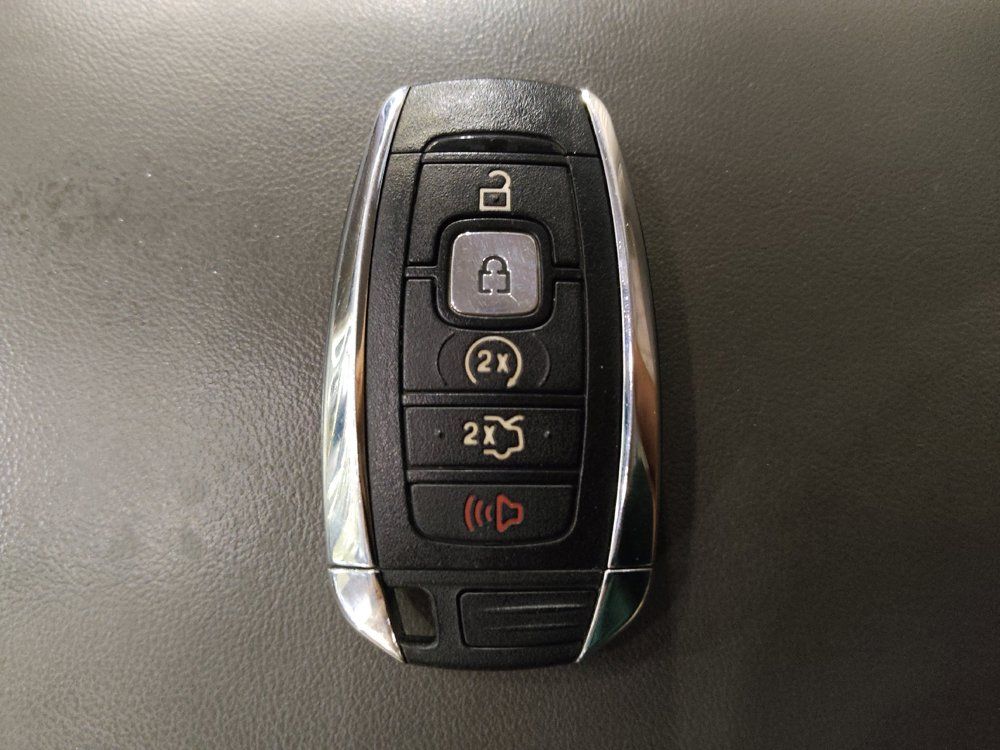 Used 2018 Lincoln MKX Reserve w/ Driver Assistance Package FWD image 32