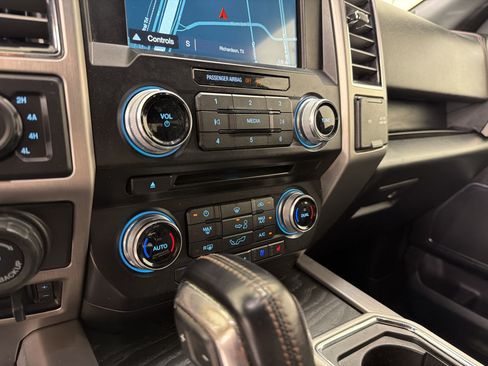 Used 2018 Ford F150 Platinum w/ Equipment Group 701A Luxury AWD/4WD image 19