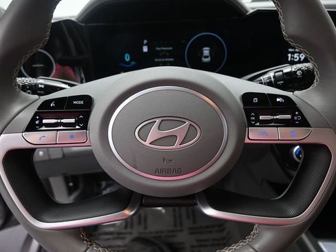Used 2025 Hyundai Elantra SEL FWD image 17