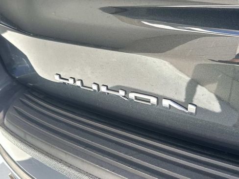 Used 2022 GMC Yukon XL Denali image 10