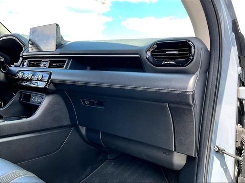 Used 2024 Honda Pilot Touring image 13