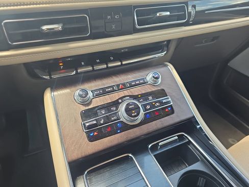 Used 2022 Lincoln Aviator Reserve w/ Equipment Group 201A AWD/4WD image 25