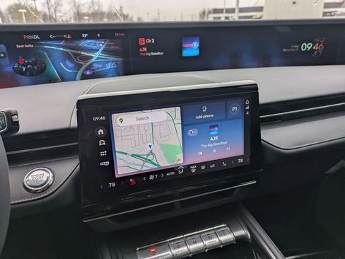 New 2026 Lincoln Nautilus Premier image 17