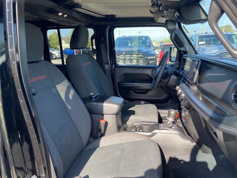 Used 2025 Jeep Wrangler Unlimited Rubicon w/ Convenience Group AWD/4WD image 34