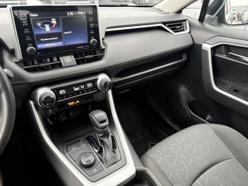 Used 2021 Toyota RAV4 XLE image 9