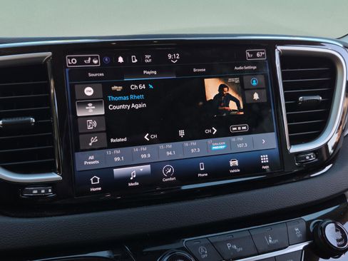 Used 2023 Chrysler Pacifica Touring-L FWD image 18