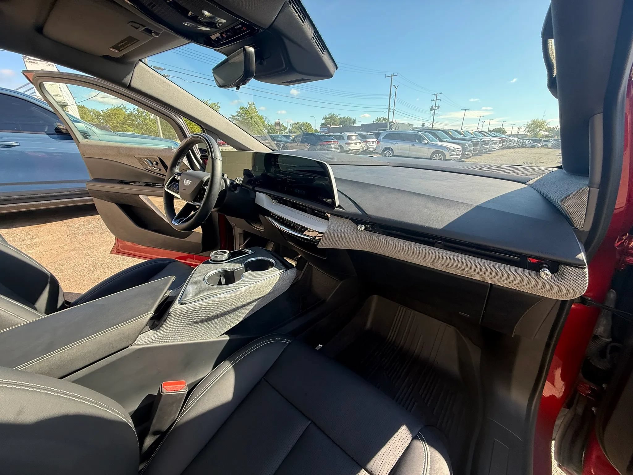 Used 2025 Cadillac Optiq Sport 2 w/ LPO, Floor Liner Package AWD/4WD image 33