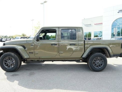 New 2026 Jeep Gladiator Sport AWD/4WD image 11
