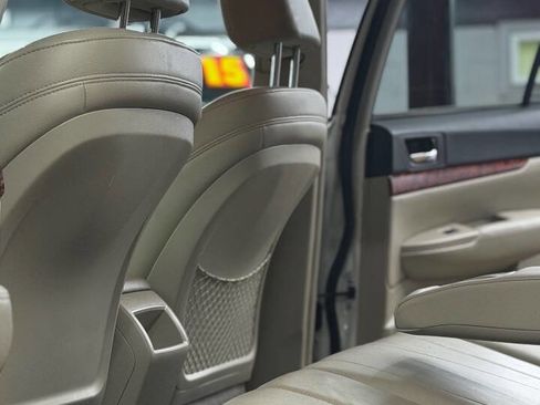 Used 2010 Subaru Outback 2.5i Limited image 9