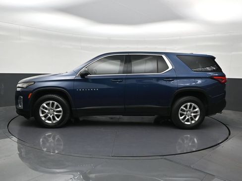Used 2023 Chevrolet Traverse LS FWD image 2