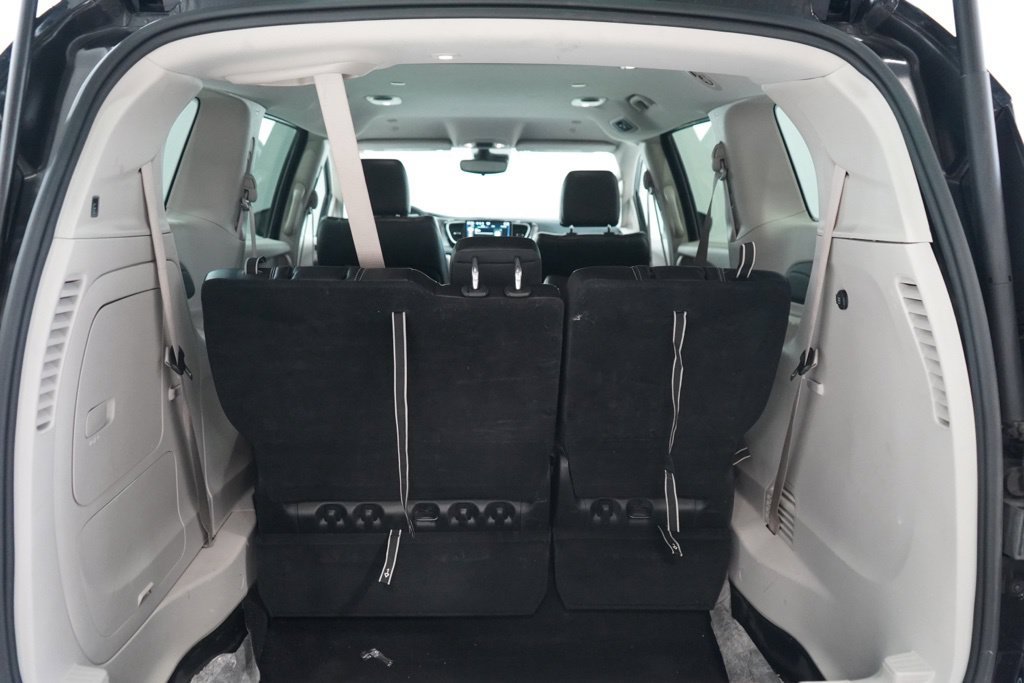 Used 2023 Chrysler Pacifica Touring-L FWD image 34