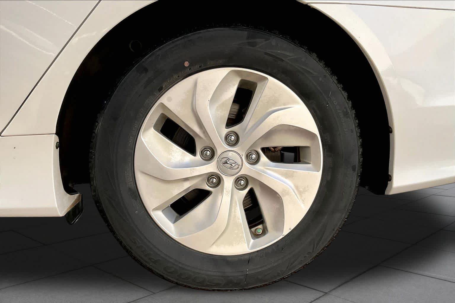 Used 2013 Hyundai Sonata Hybrid FWD image 11