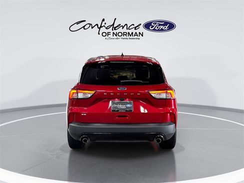 Used 2022 Ford Escape SE w/ SE Sport Appearance Package image 7