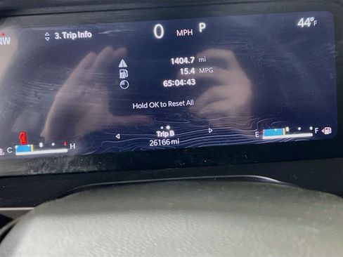 Used 2023 Jeep Grand Cherokee Laredo AWD/4WD image 12