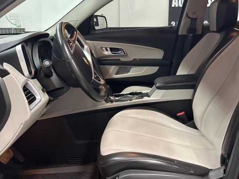 Used 2017 Chevrolet Equinox Premier w/ Enhanced Convenience Package FWD image 9
