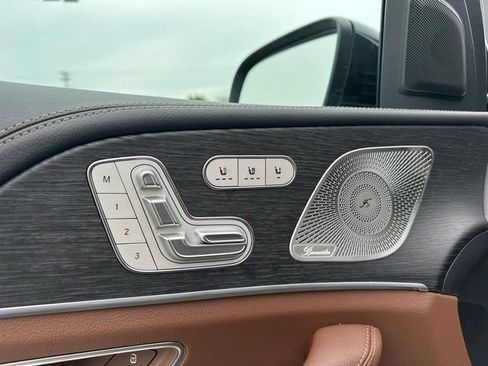 Used 2026 Mercedes-Benz GLS 450 4MATIC image 11