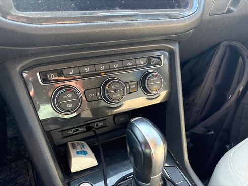 Used 2019 Volkswagen Tiguan SE w/ Panoramic Sunroof Package AWD/4WD image 22