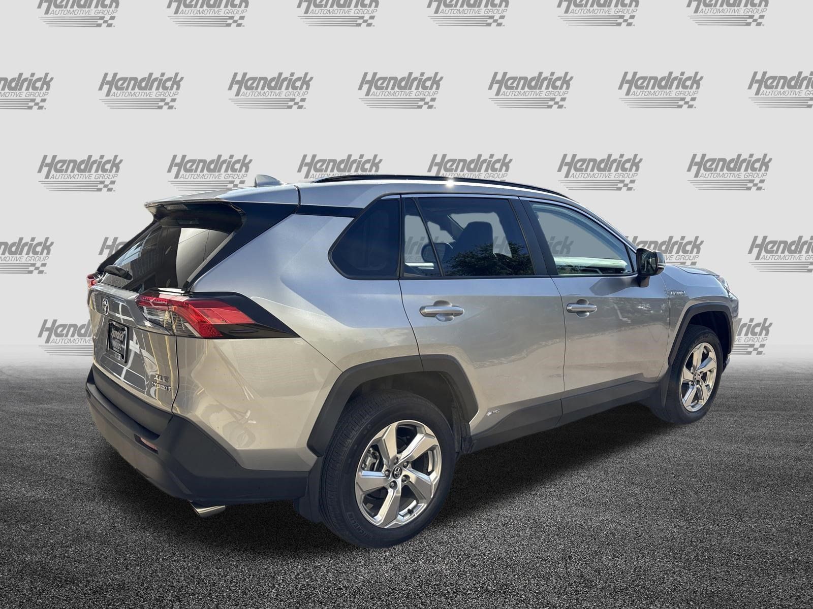 Used 2021 Toyota RAV4 XLE Premium AWD/4WD image 10