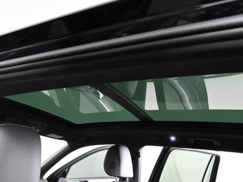 Used 2024 Volkswagen Tiguan SEL R-Line image 5