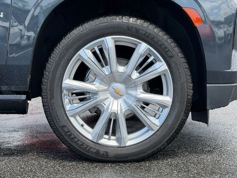 Used 2022 Chevrolet Suburban High Country AWD/4WD image 13
