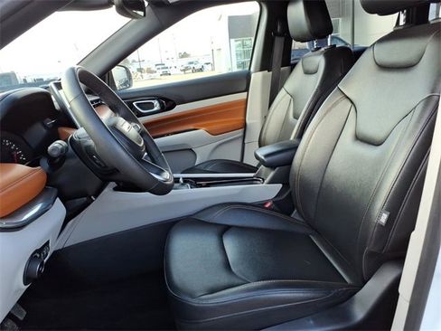 Used 2024 Jeep Compass Limited image 13