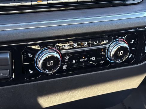 Used 2025 GMC Sierra 1500 SLT image 16