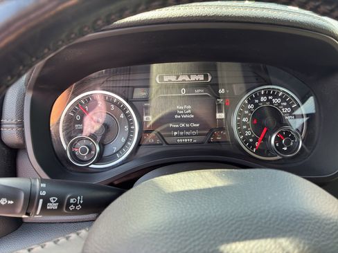 Used 2022 RAM 1500 Laramie AWD/4WD image 19