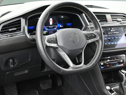 Used 2023 Volkswagen Tiguan SE FWD image 13