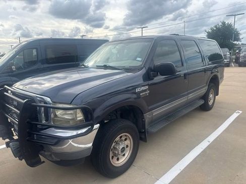 Used 2001 Ford Excursion XLT AWD/4WD image 2