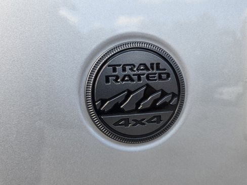 Used 2023 Jeep Gladiator Sport AWD/4WD image 12