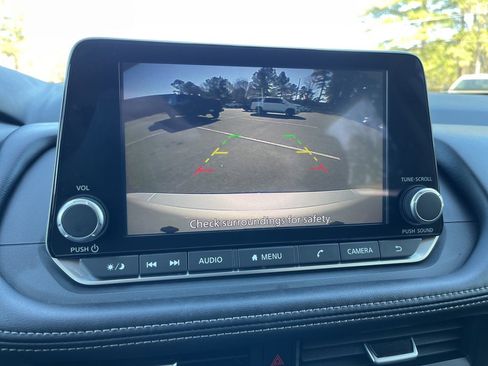 Used 2024 Nissan Rogue SV image 11