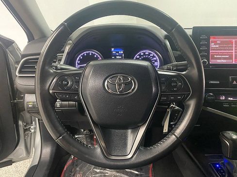 Used 2022 Toyota Camry SE image 19