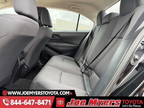 Used 2025 Toyota Corolla LE image 27