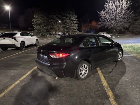 Used 2020 Toyota Corolla LE image 3