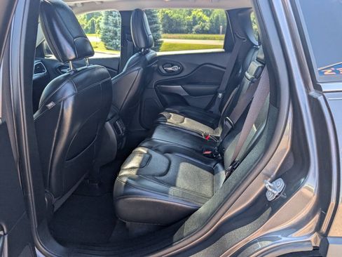 Used 2019 Jeep Cherokee Limited AWD/4WD image 13