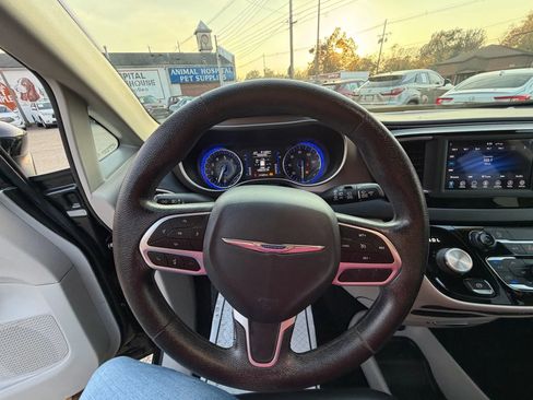 Used 2021 Chrysler Voyager Lxi image 19