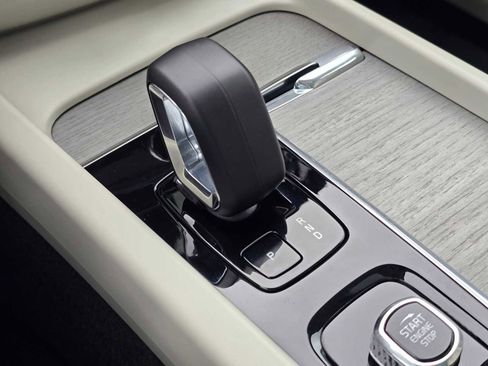 Certified 2023 Volvo XC60 T8 Plus w/ Climate Package image 33