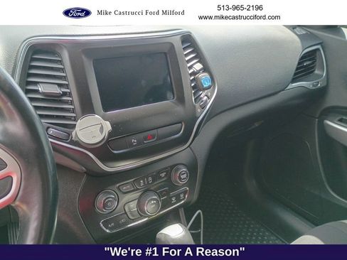 Used 2020 Jeep Cherokee Latitude AWD/4WD image 10
