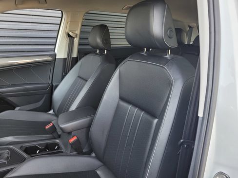 Used 2024 Volkswagen Tiguan SE FWD image 23
