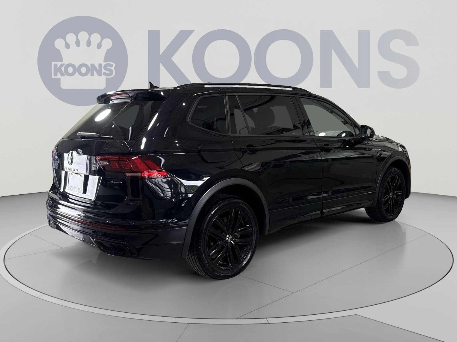 Used 2022 Volkswagen Tiguan SE R-Line AWD/4WD image 11