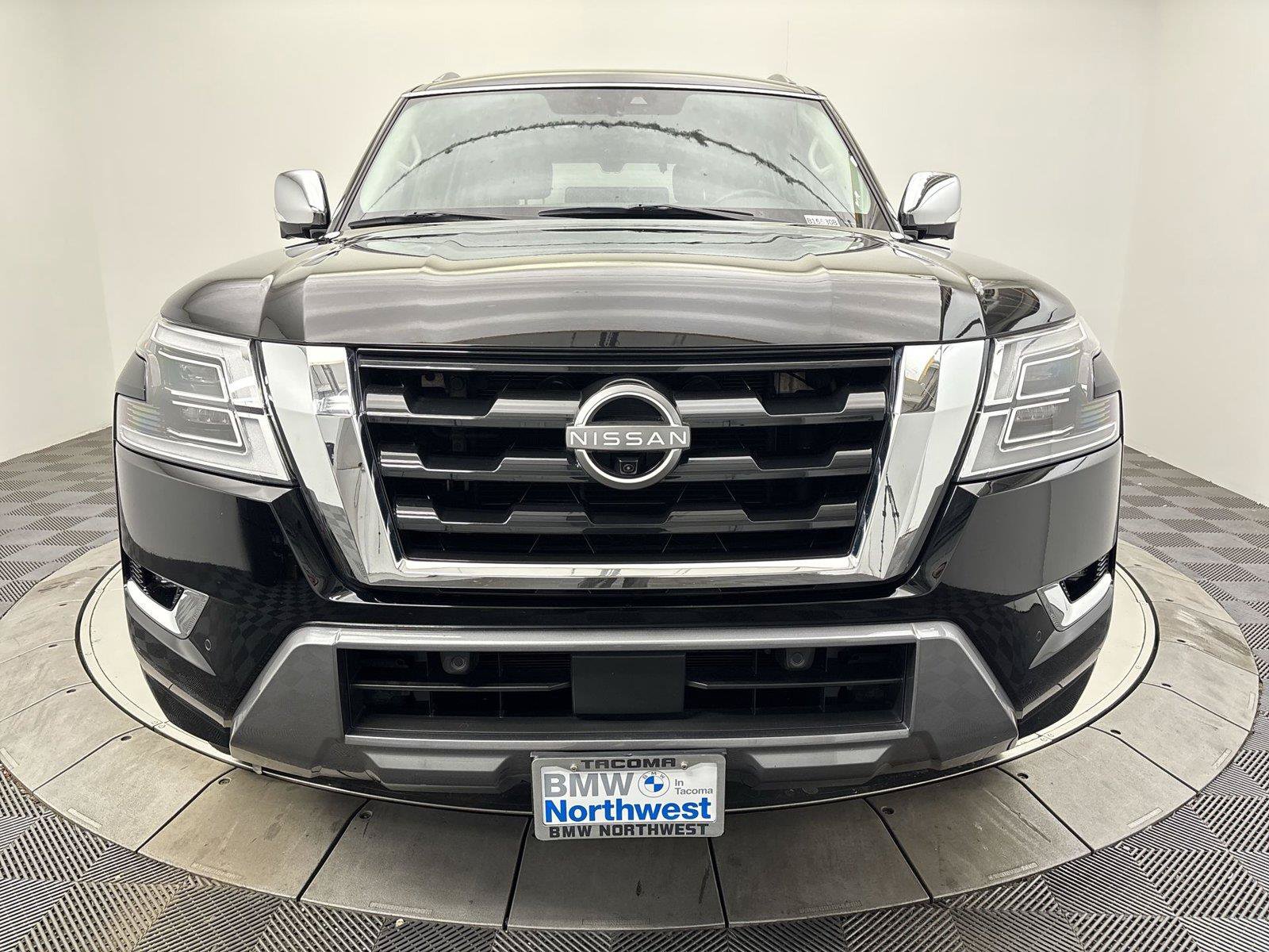 Used 2023 Nissan Armada Platinum w/ Captain's Chairs Package AWD/4WD image 2