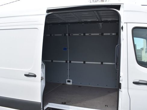 Used 2024 Mercedes-Benz eSprinter 170 Cargo image 27