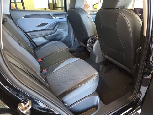 Certified 2025 Volkswagen Tiguan SE image 26