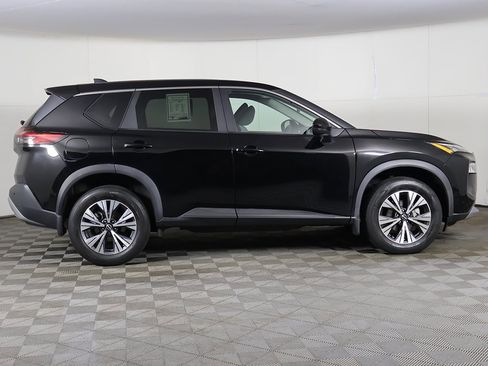 Used 2023 Nissan Rogue SV image 16